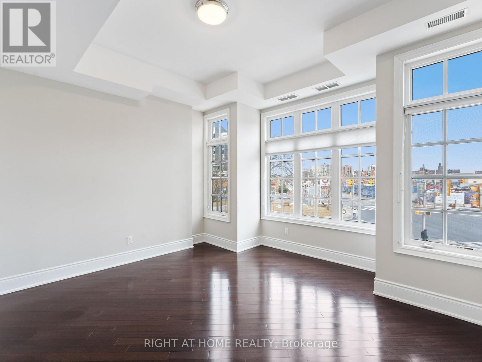 8 - 120 Bronte Road, Oakville, Ontario  L6L 3C1 - Photo 3 - W12118137