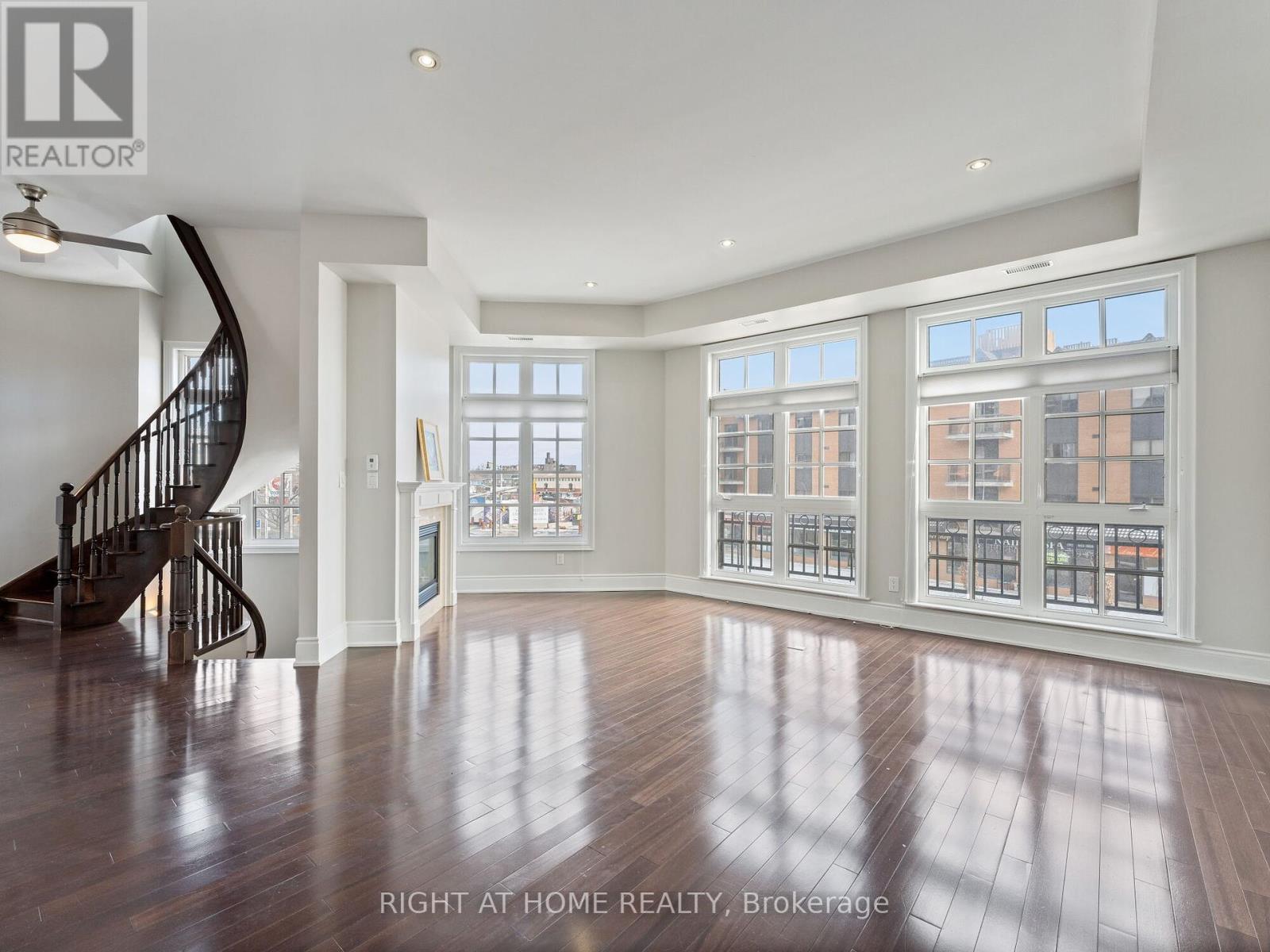 8 - 120 Bronte Road, Oakville, Ontario  L6L 3C1 - Photo 4 - W12118137