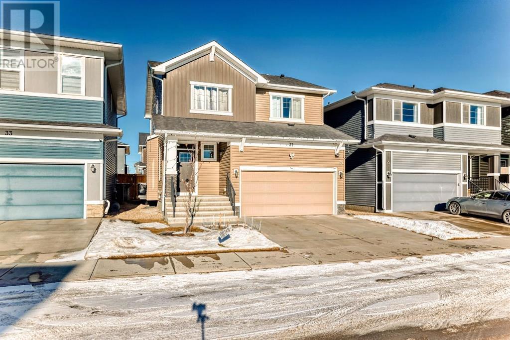 Property at 37 Red Sky Road NE image 3
