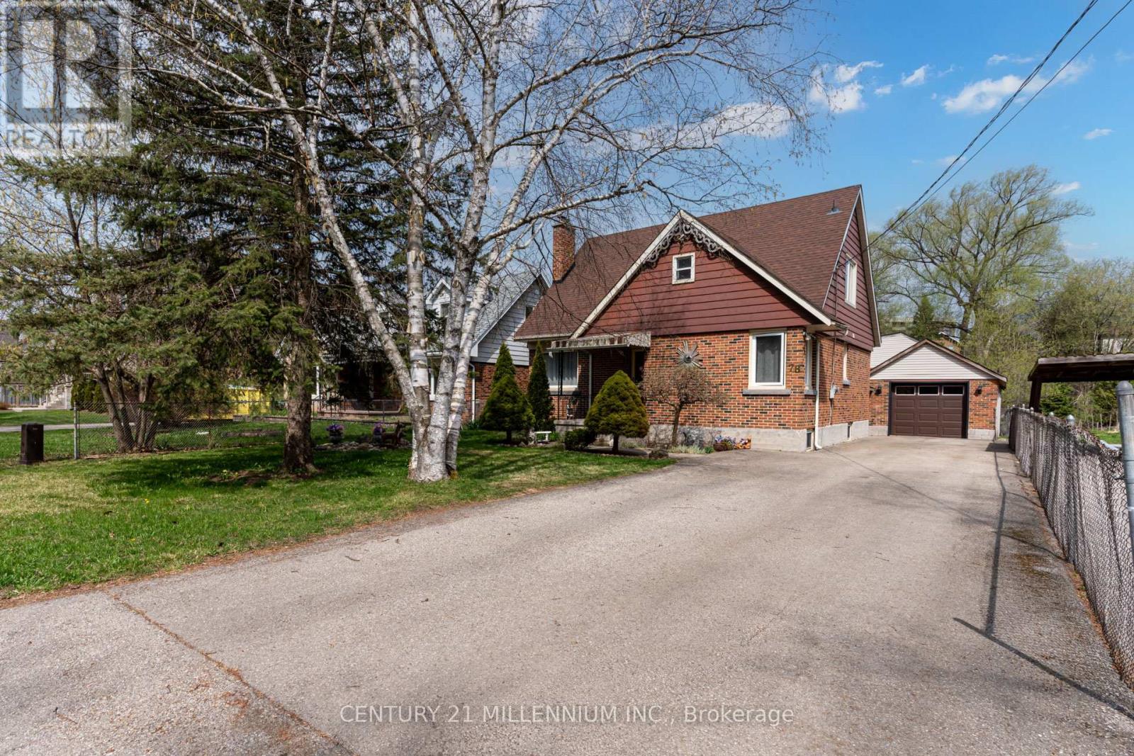 78 York Road, Guelph (St. Patrick's Ward), Ontario  N1E 3E6 - Photo 2 - X12118105