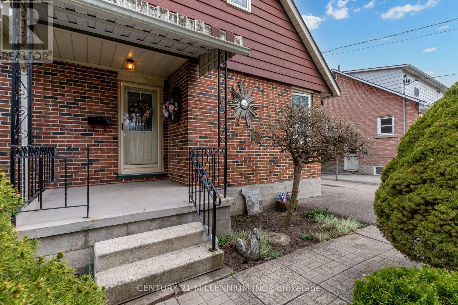 78 York Road, Guelph (St. Patrick's Ward), Ontario  N1E 3E6 - Photo 5 - X12118105