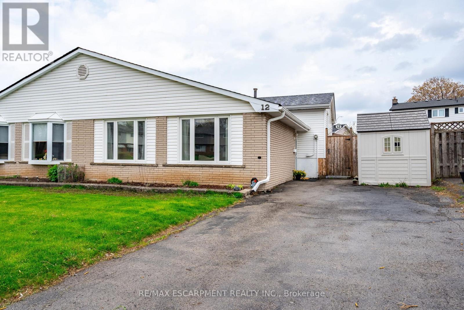 12 BRENDAN COURT, Hamilton, Ontario