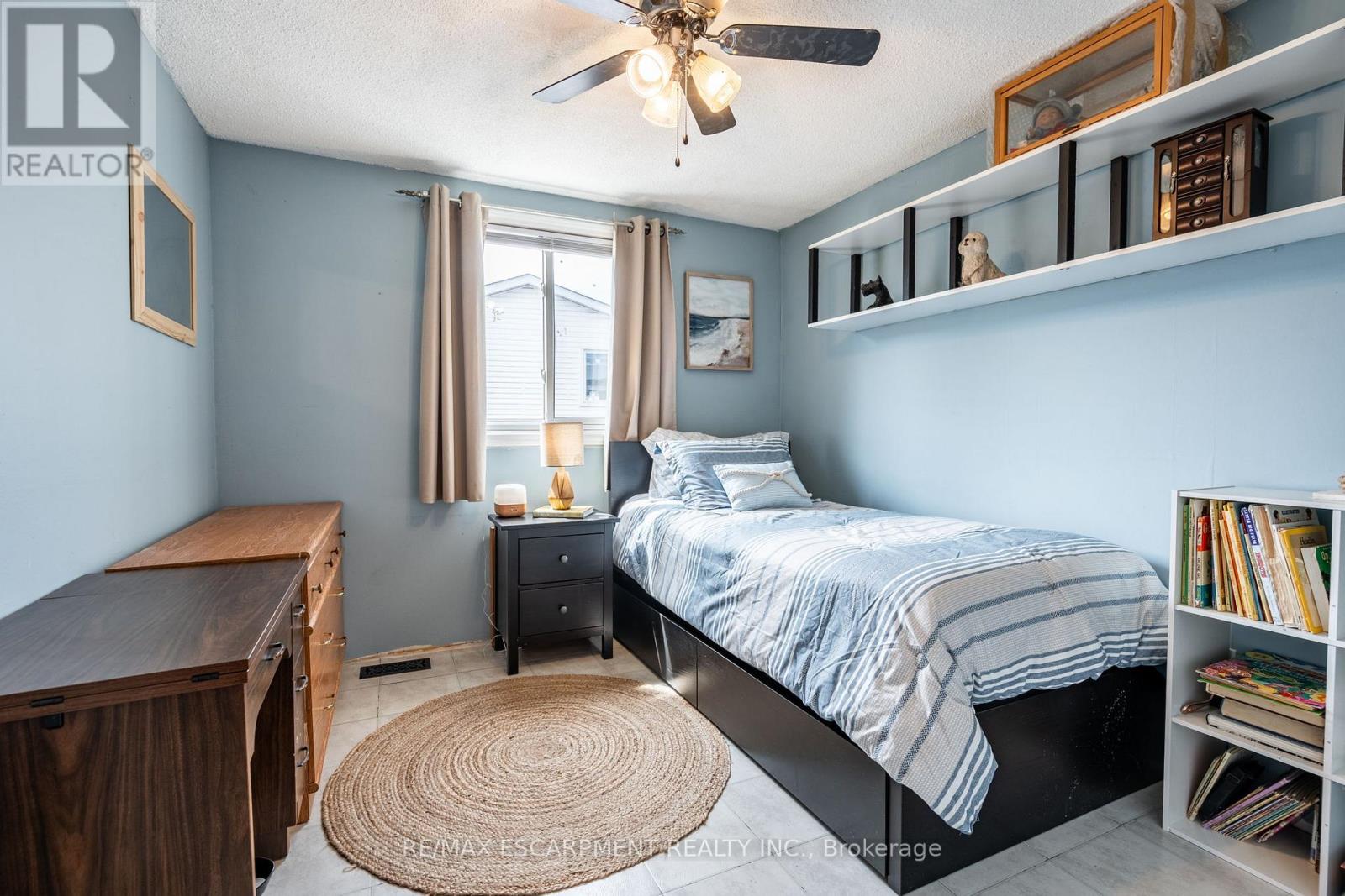 12 Brendan Court, Hamilton (Berrisfield), Ontario  L8T 4R4 - Photo 10 - X12118112