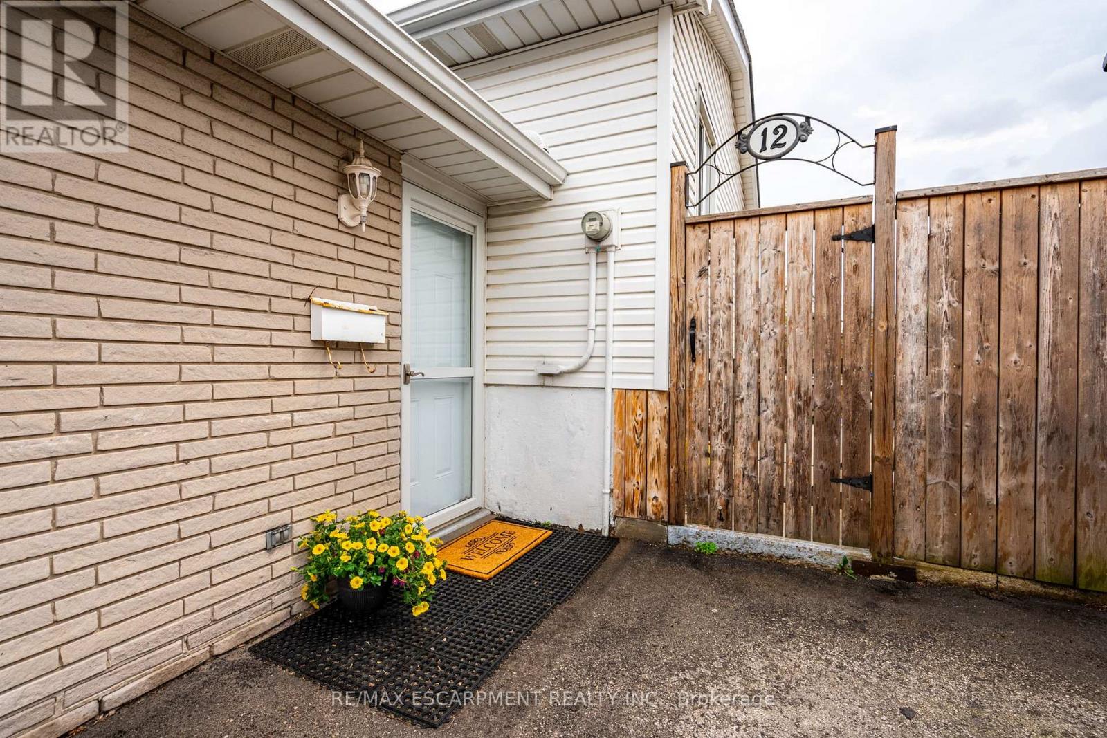 12 Brendan Court, Hamilton, Ontario  L8T 4R4 - Photo 2 - X12118112