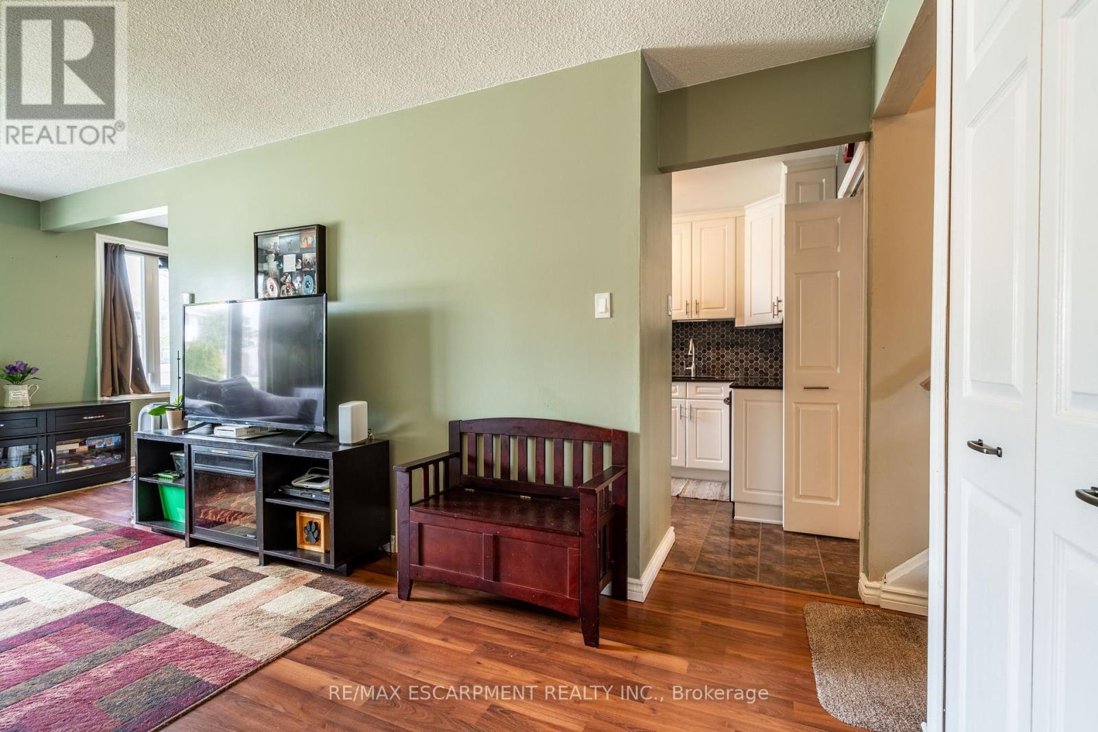 12 Brendan Court, Hamilton, Ontario  L8T 4R4 - Photo 3 - X12118112