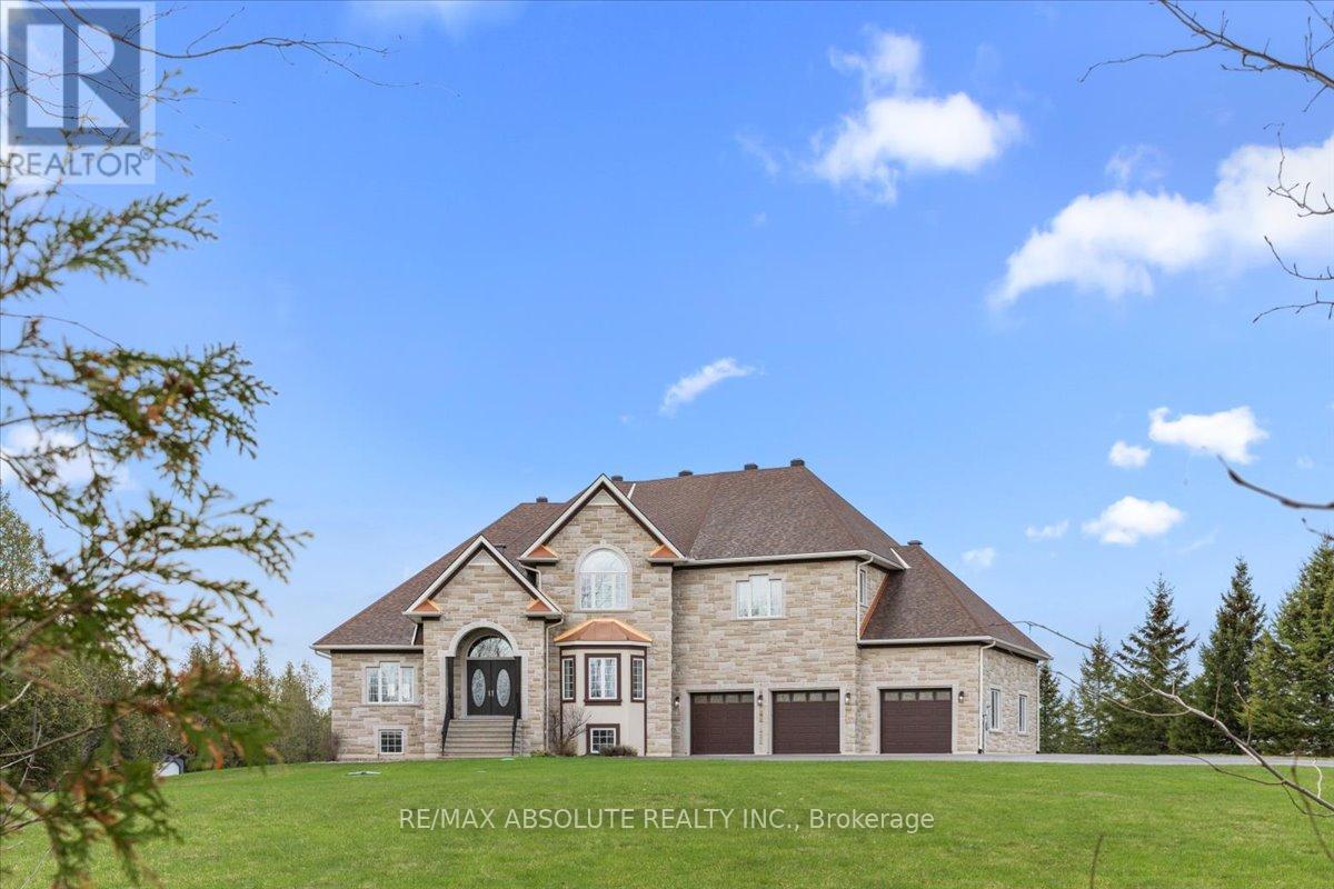 124 Biltmore Crescent, Ottawa, Ontario  K2S 2C6 - Photo 3 - X12118187