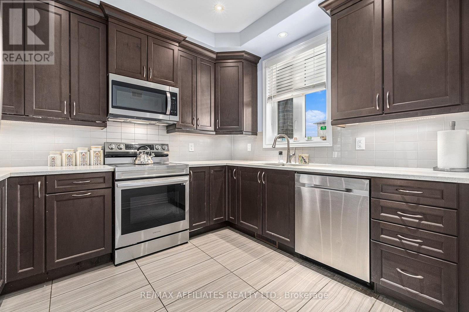 64 Watershield Ridge, Ottawa, Ontario  K2J 5A4 - Photo 7 - X12118214