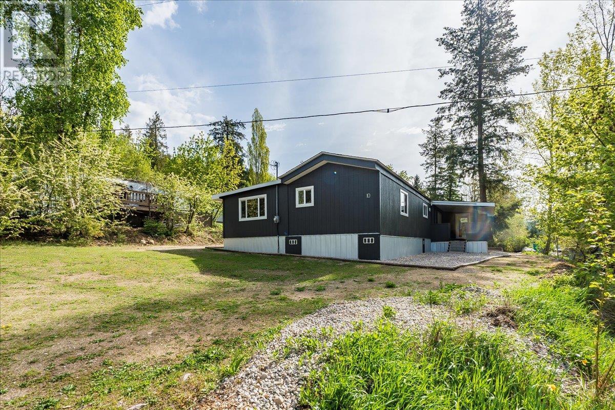 3969 Broadwater Road Unit# 10, Castlegar, British Columbia