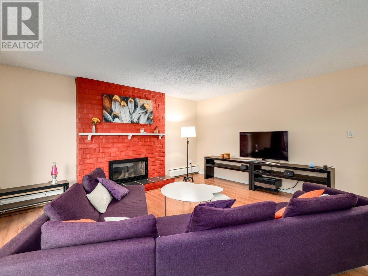 105 327 Ninth Street, New Westminster, British Columbia  V3M 3V8 - Photo 4 - R2997117