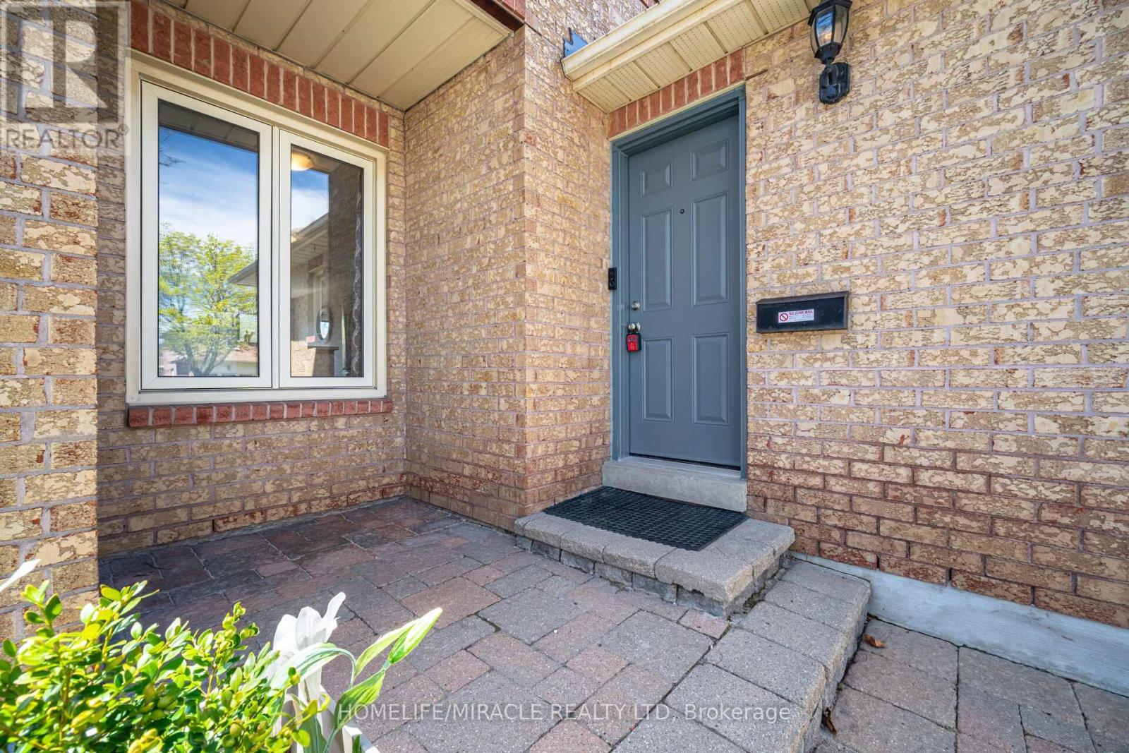 20 Wayne Nicol Dr Drive, Brampton, Ontario  L6X 4H8 - Photo 5 - W12117866
