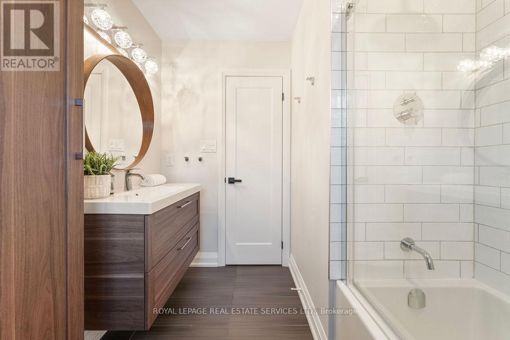 143 Speyside Drive, Oakville, Ontario  L6L 5Y1 - Photo 27 - W12117294