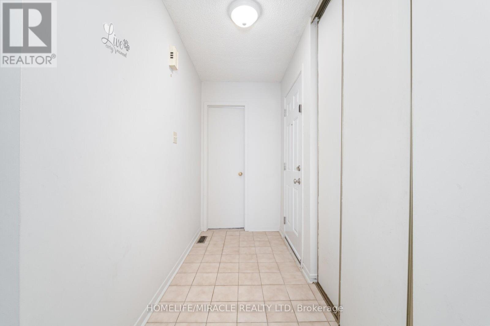 18 - 20 Wayne Nicol Drive, Brampton (Northwood Park), Ontario  L6X 4H8 - Photo 6 - W12117866