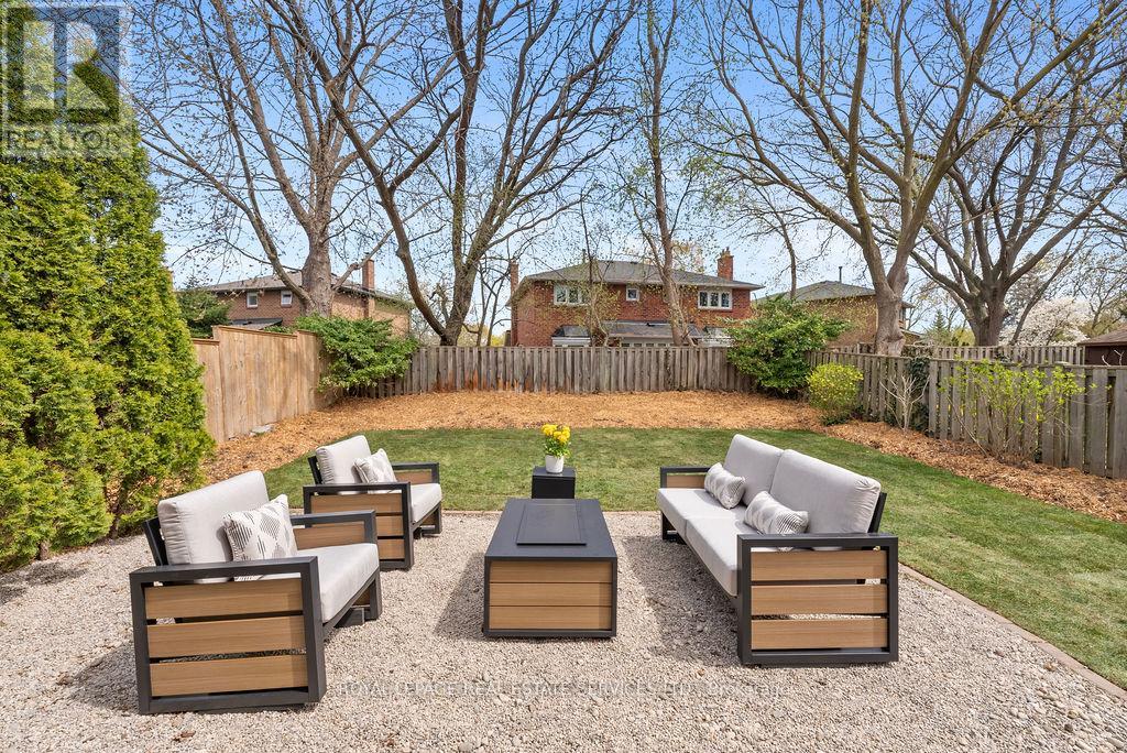 143 Speyside Drive, Oakville, Ontario  L6L 5Y1 - Photo 38 - W12117294