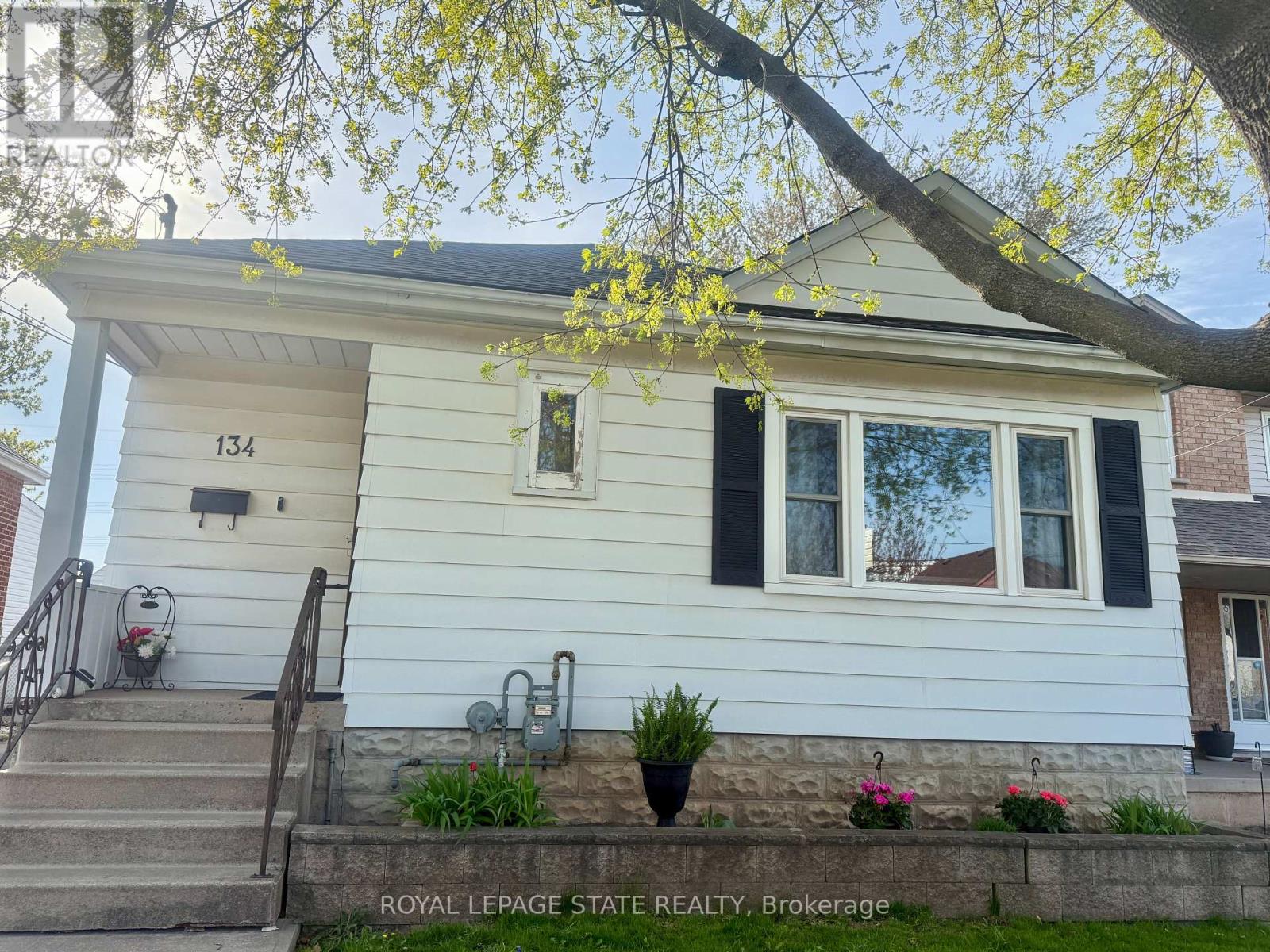 Property at 134 CRAIGROYSTON ROAD image 3