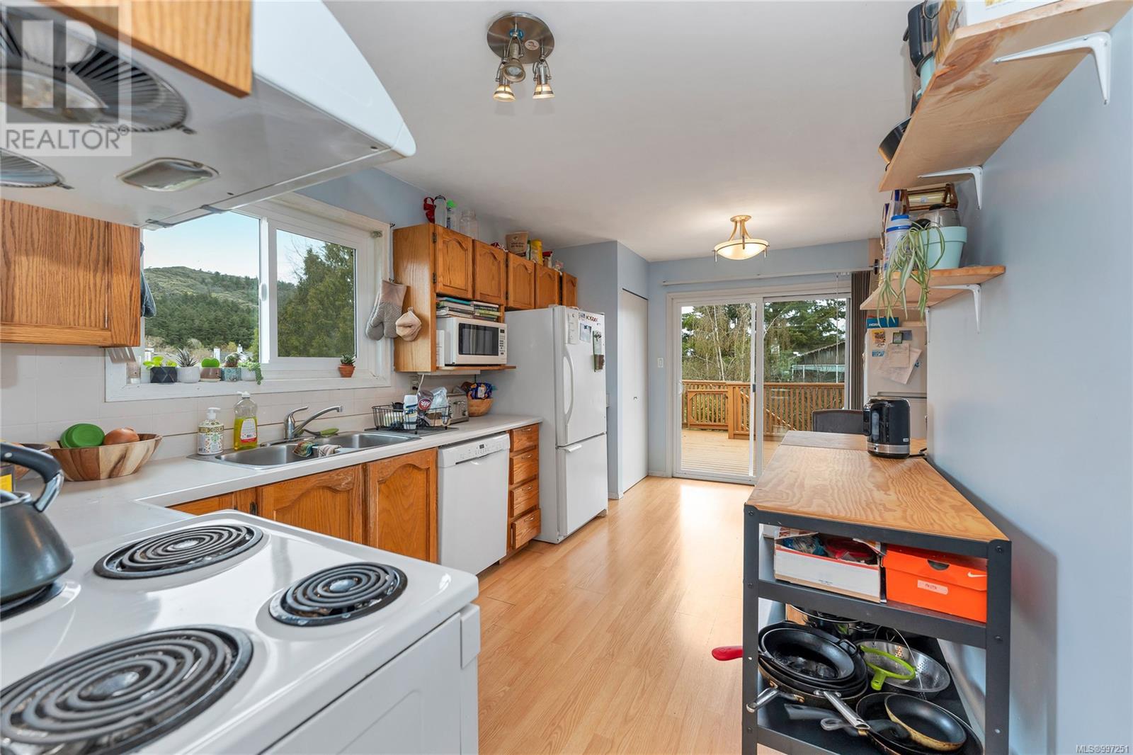 Property at 1560 Prairie St image 2