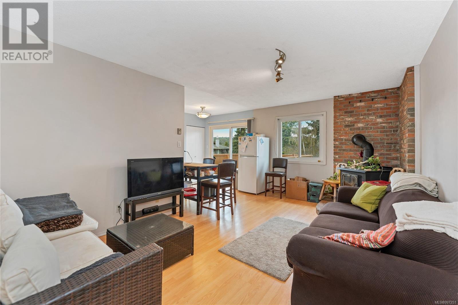 Property at 1560 Prairie St image 4