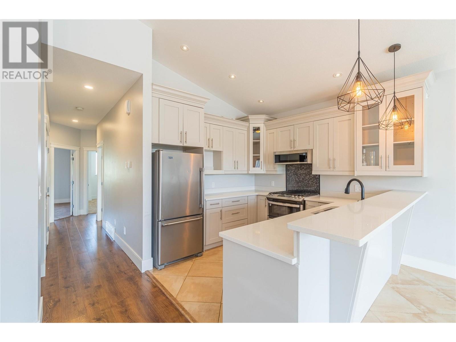Property at 678 SETTLEMENT Road image 4