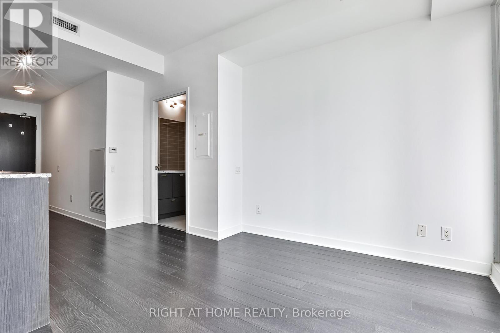 1903 - 290 Adelaide Street, Toronto, Ontario  M5V 1P6 - Photo 11 - C12118185