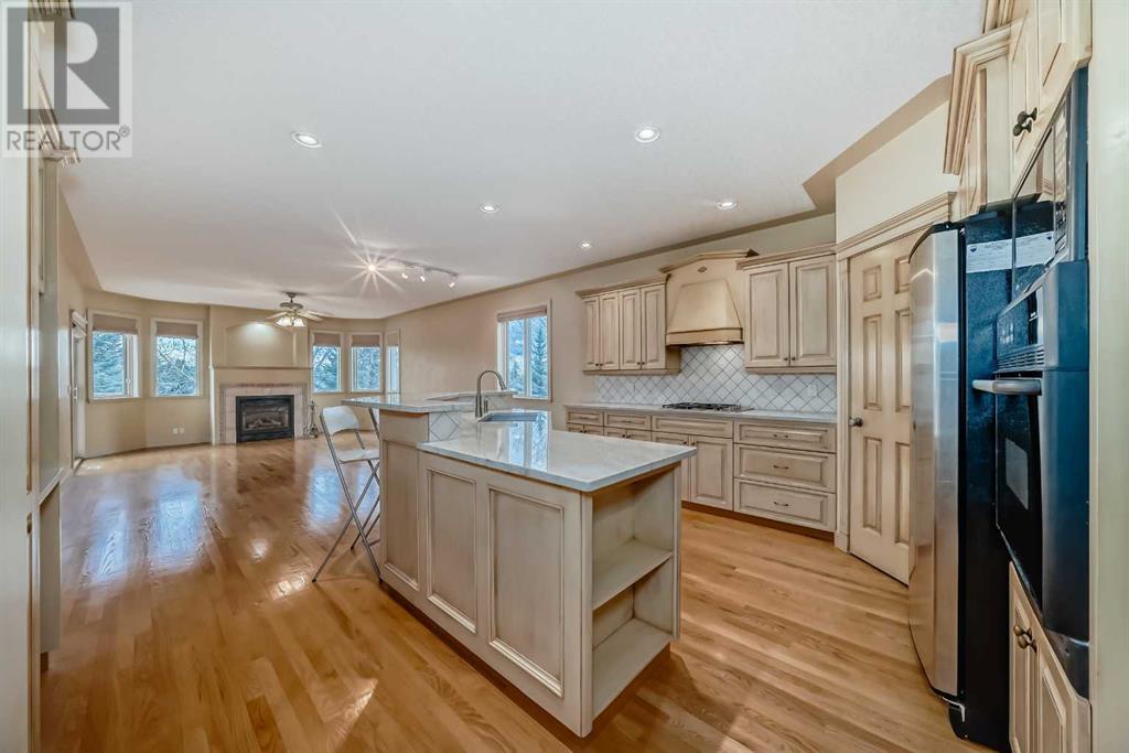46 Valley Ponds Way Nw, Calgary, Alberta  T3B 5T5 - Photo 6 - A2209057