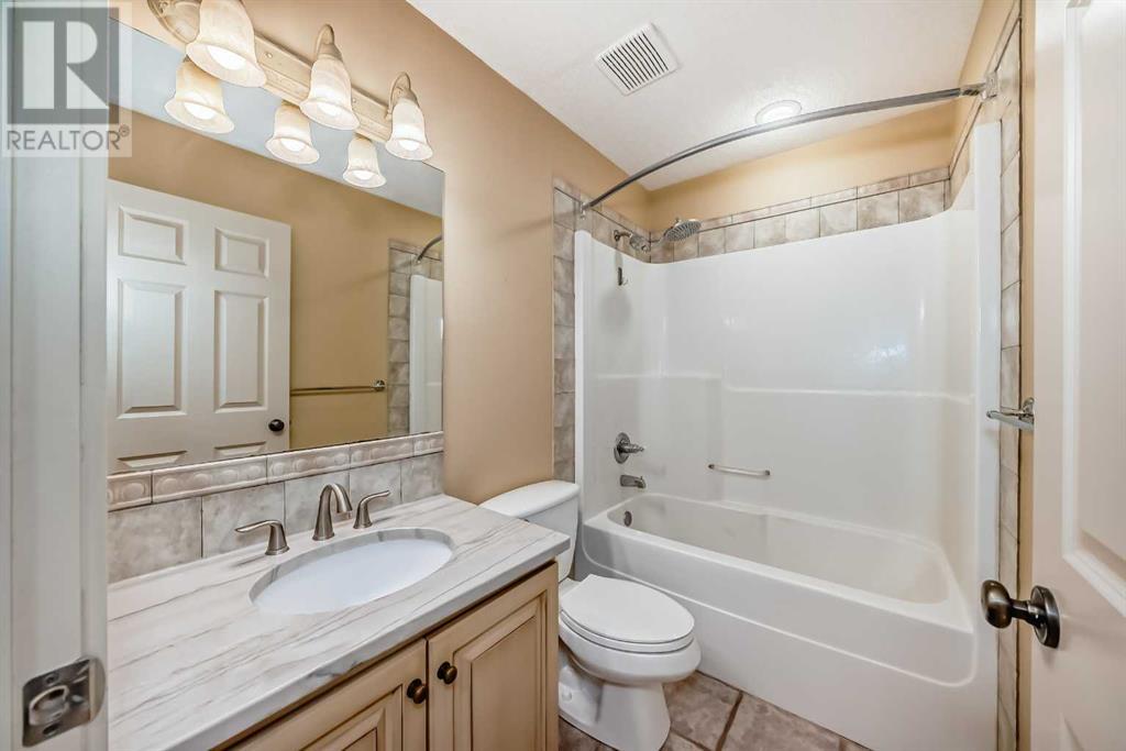 46 Valley Ponds Way Nw, Calgary, Alberta  T3B 5T5 - Photo 21 - A2209057