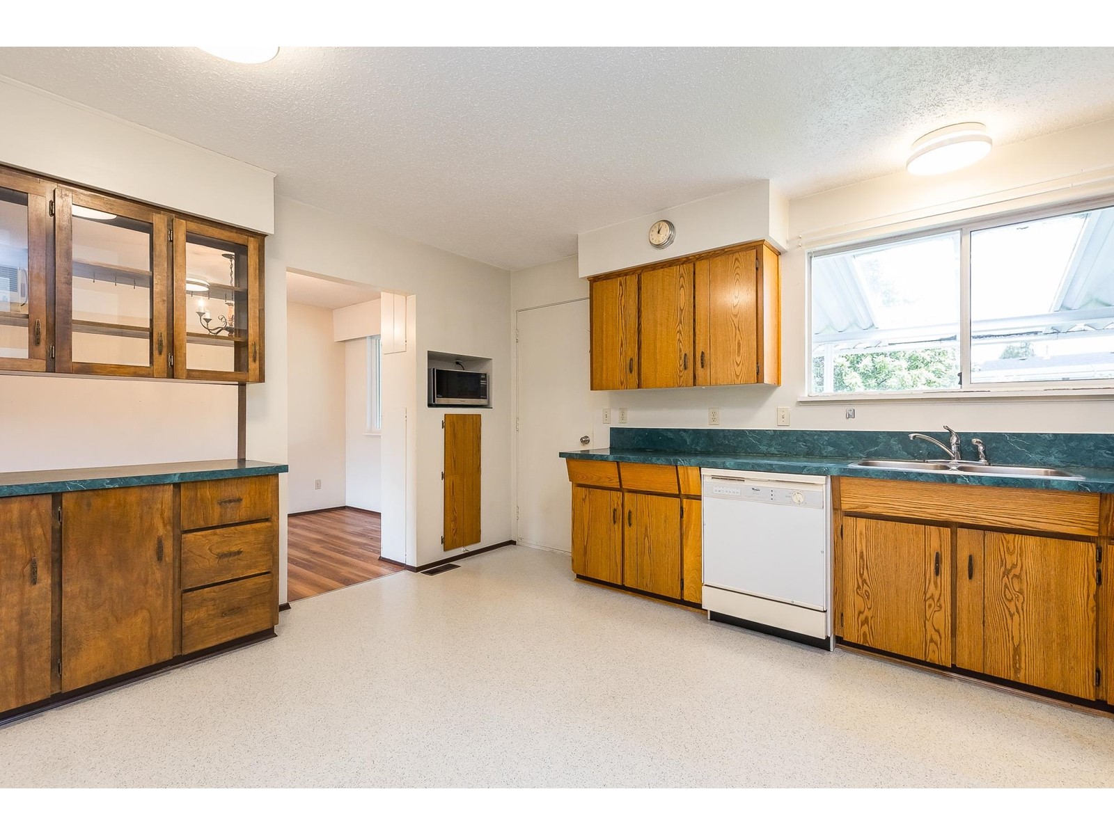 34641 Tudor Court, Abbotsford, British Columbia  V2S 4X1 - Photo 5 - R2996305