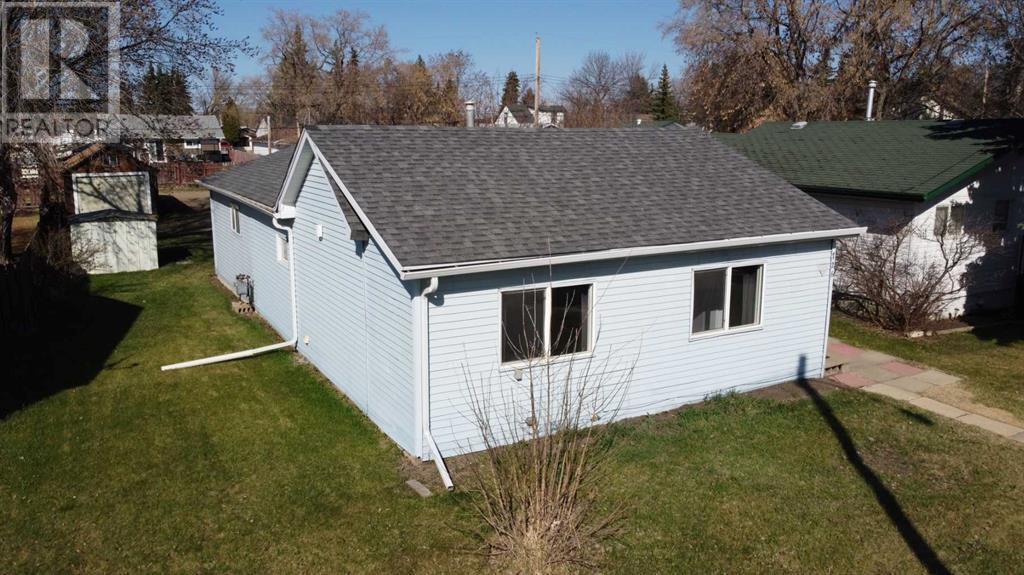 726 8 Avenue, Wainwright, Alberta  T9W 1B4 - Photo 2 - A2216819