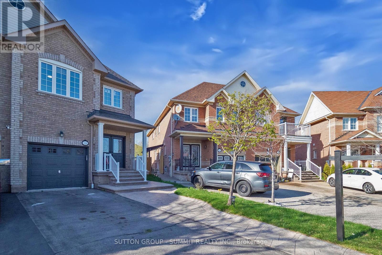 5249 Tresca Trail, Mississauga, Ontario  L5M 0C9 - Photo 2 - W12118197