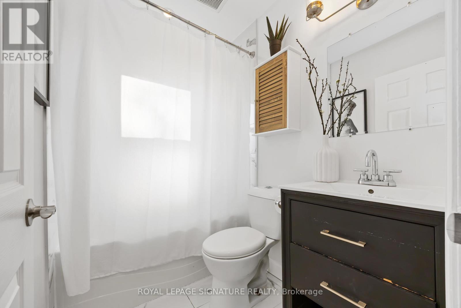 6 Bonnyview Drive, Toronto (Stonegate-Queensway), Ontario  M8Y 3G6 - Photo 18 - W12118216
