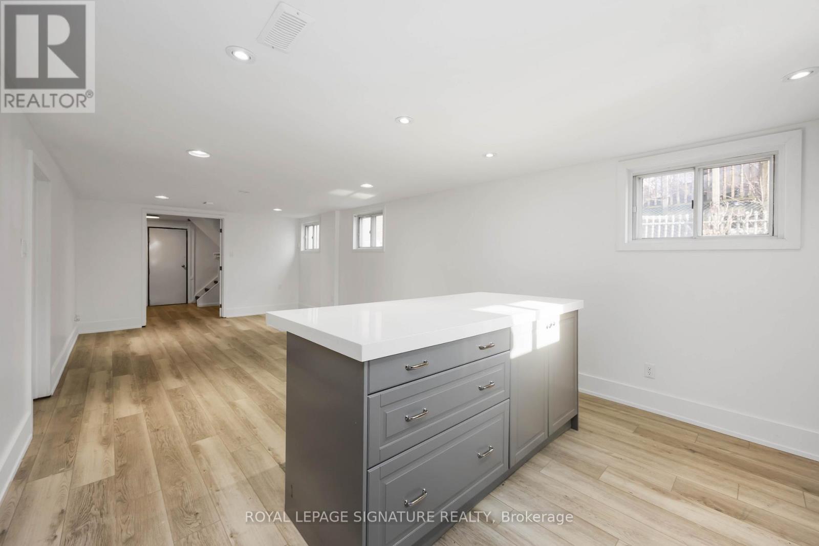 6 Bonnyview Drive, Toronto (Stonegate-Queensway), Ontario  M8Y 3G6 - Photo 21 - W12118216