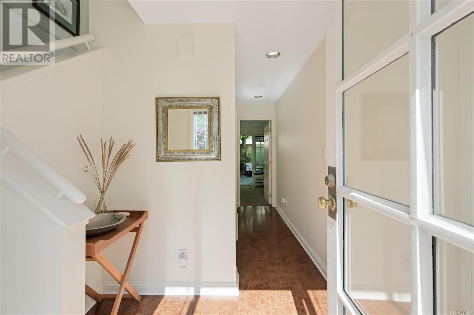 4 356 Simcoe St, Victoria, British Columbia  V8V 1L1 - Photo 3 - 997194