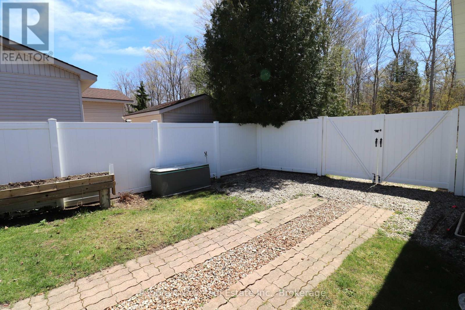 74 Iroquois Lane, Ashfield-Colborne-Wawanosh, Ontario  N7A 3Y2 - Photo 38 - X12118230