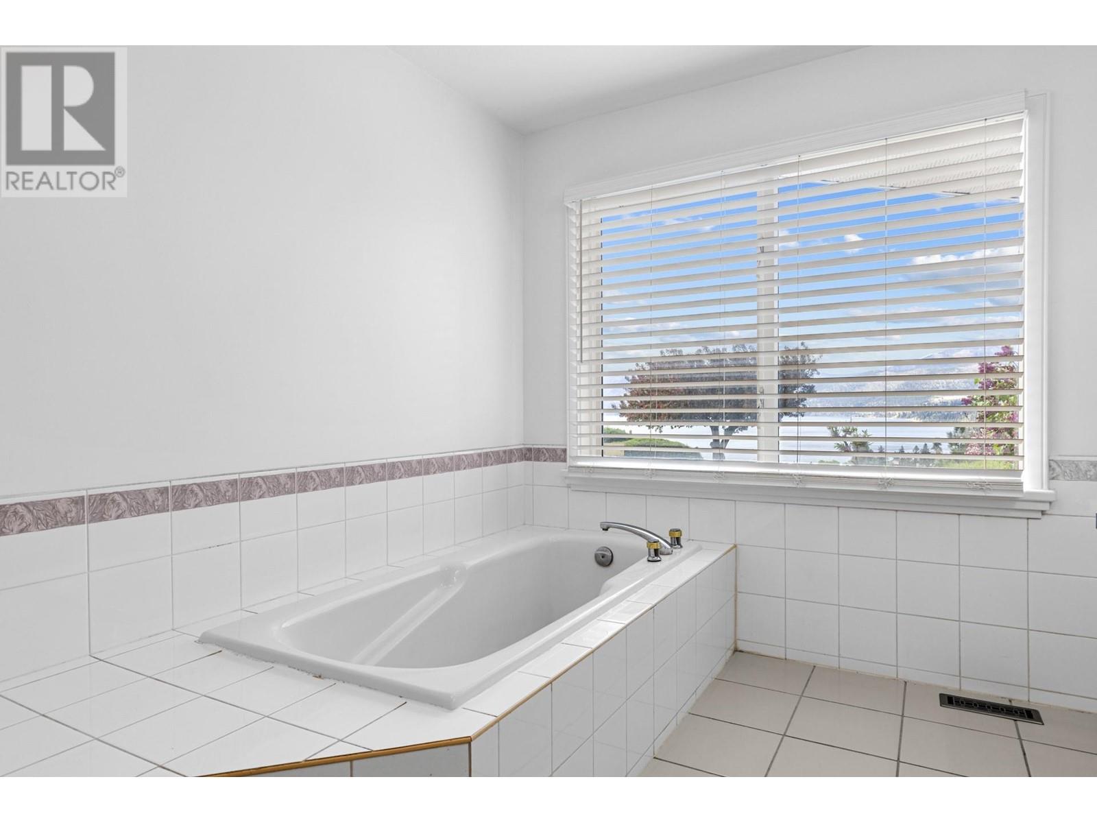 3784 Inglis Place, Peachland, British Columbia  V0H 1X2 - Photo 17 - 10345678