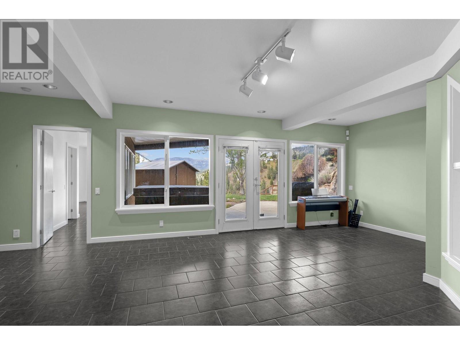 3784 Inglis Place, Peachland, British Columbia  V0H 1X2 - Photo 30 - 10345678