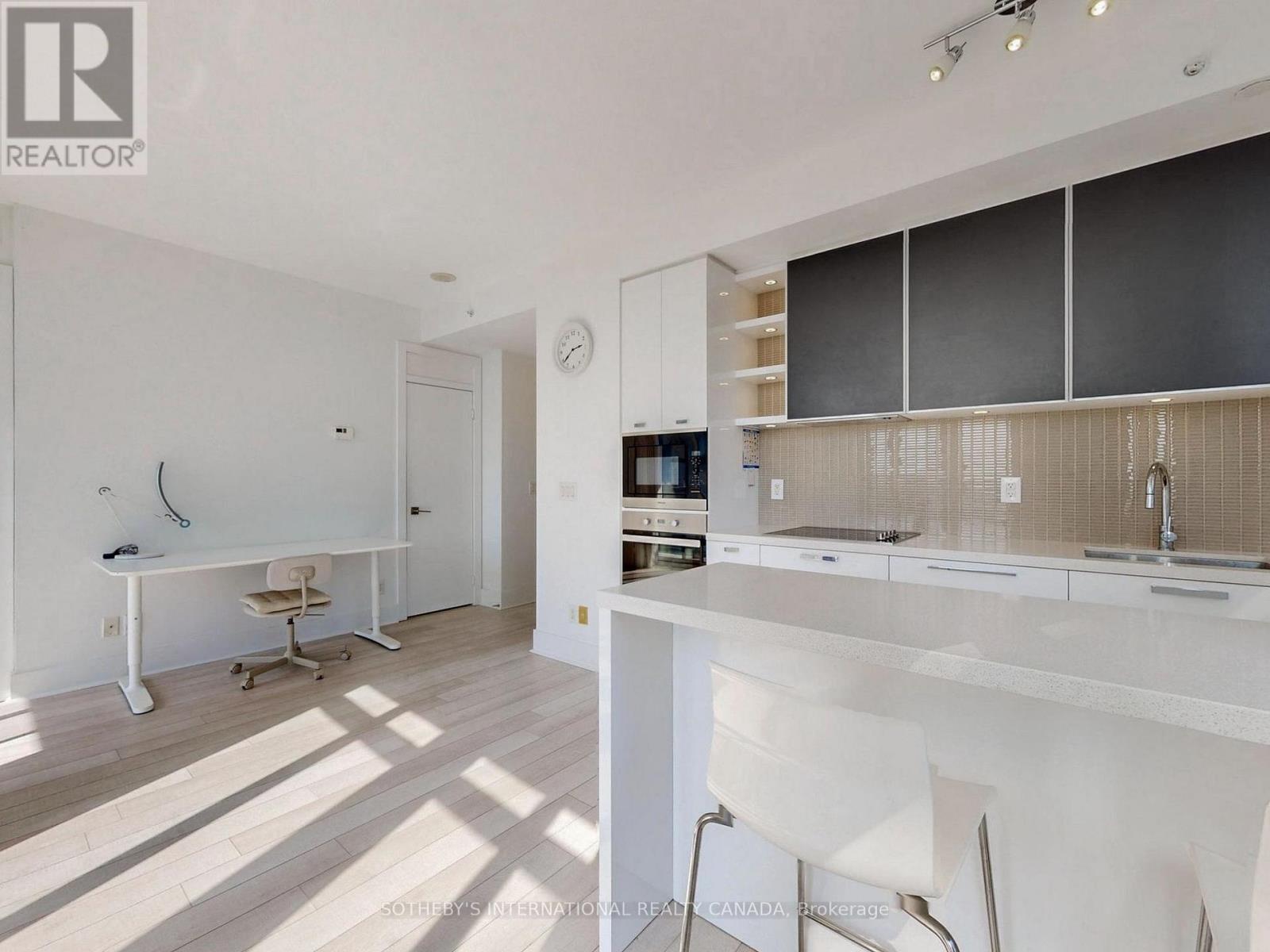 1008 - 32 Davenport Road, Toronto (Annex), Ontario  M5R 1H3 - Photo 13 - C12118239