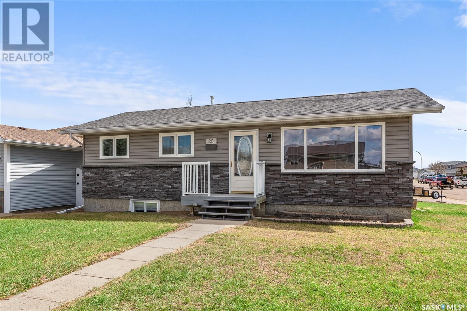 Property at 25 Wellington DRIVE image 2