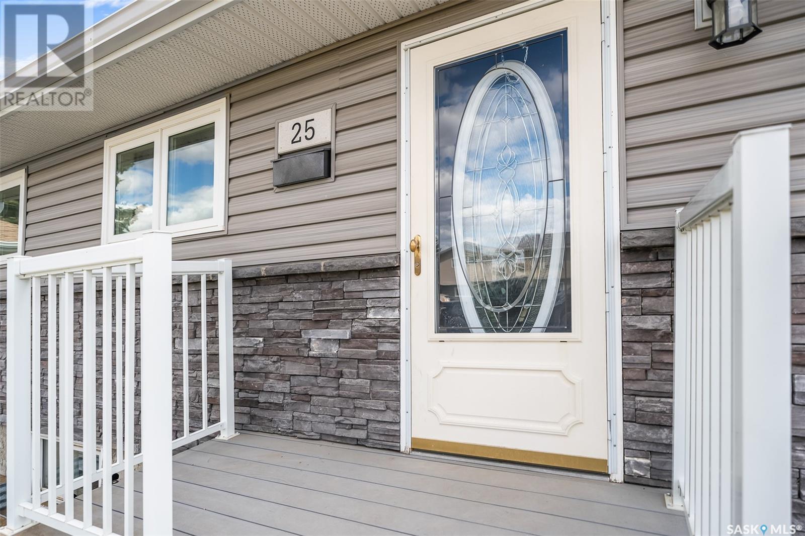 Property at 25 Wellington DRIVE image 3