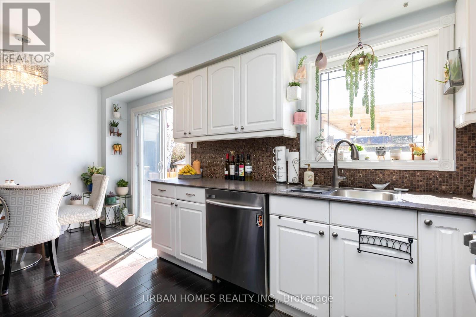 61 Bob O'link Avenue, Vaughan, Ontario  L4K 1H2 - Photo 14 - N12118254