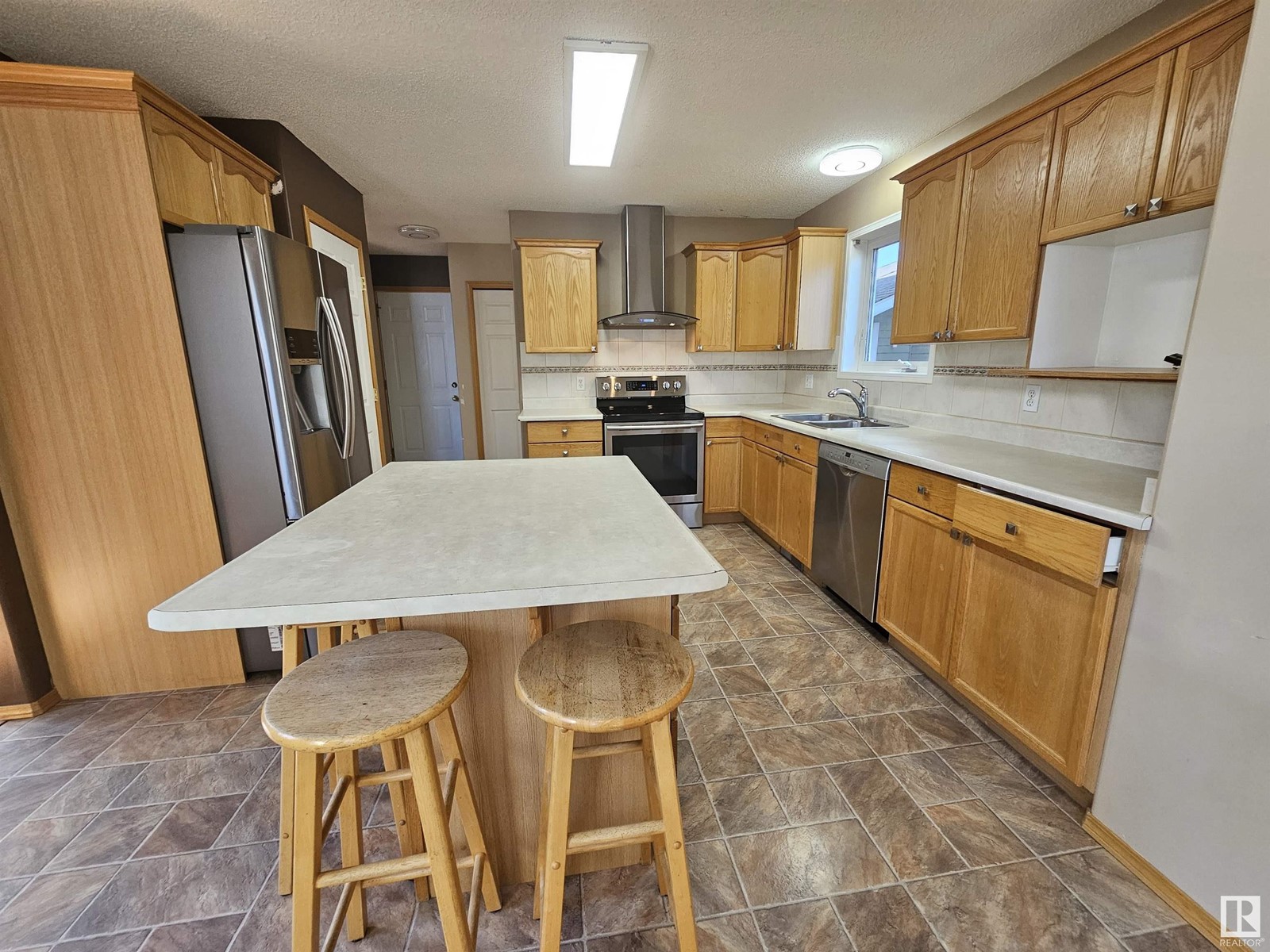 Property at 26 HARMONY COURT W image 3