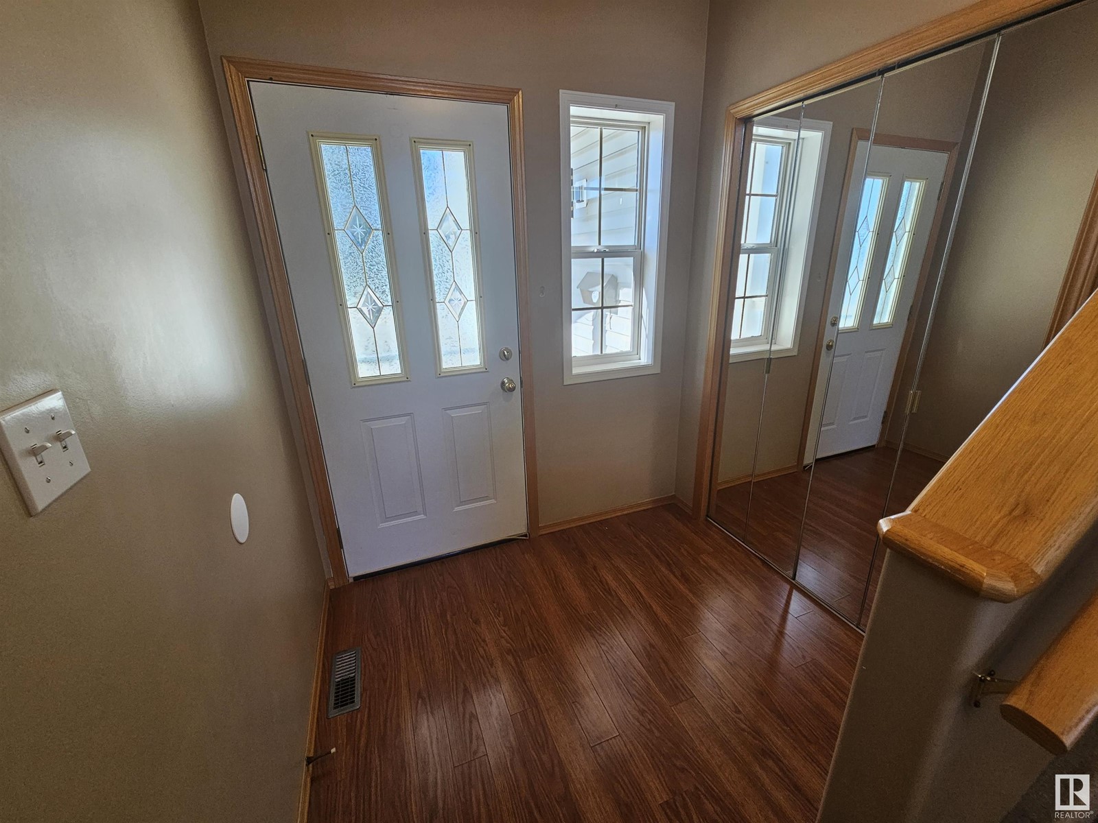 Property at 26 HARMONY COURT W image 2