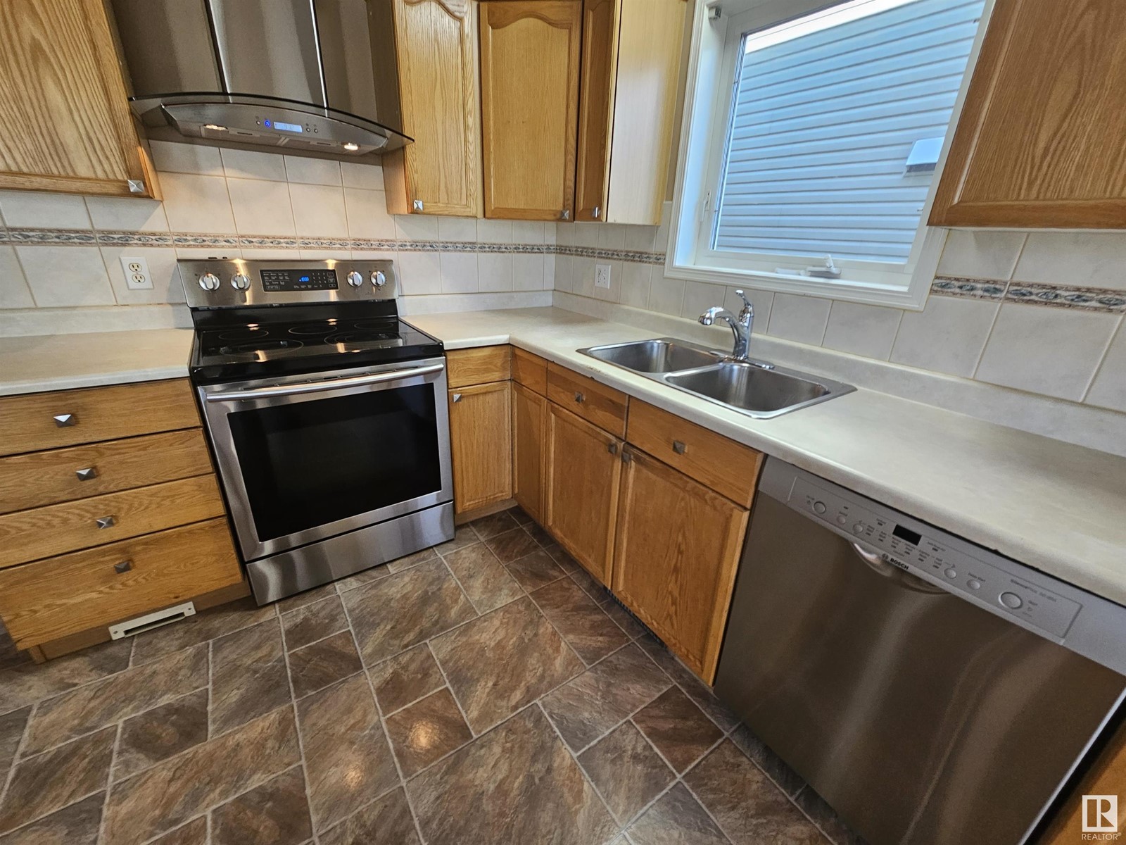 Property at 26 HARMONY COURT W image 4