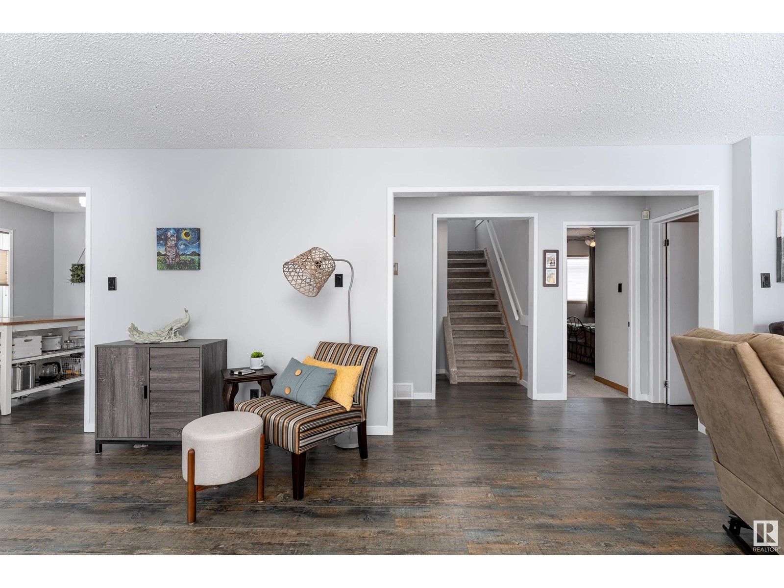 Property at 10579 40 ST NW image 3