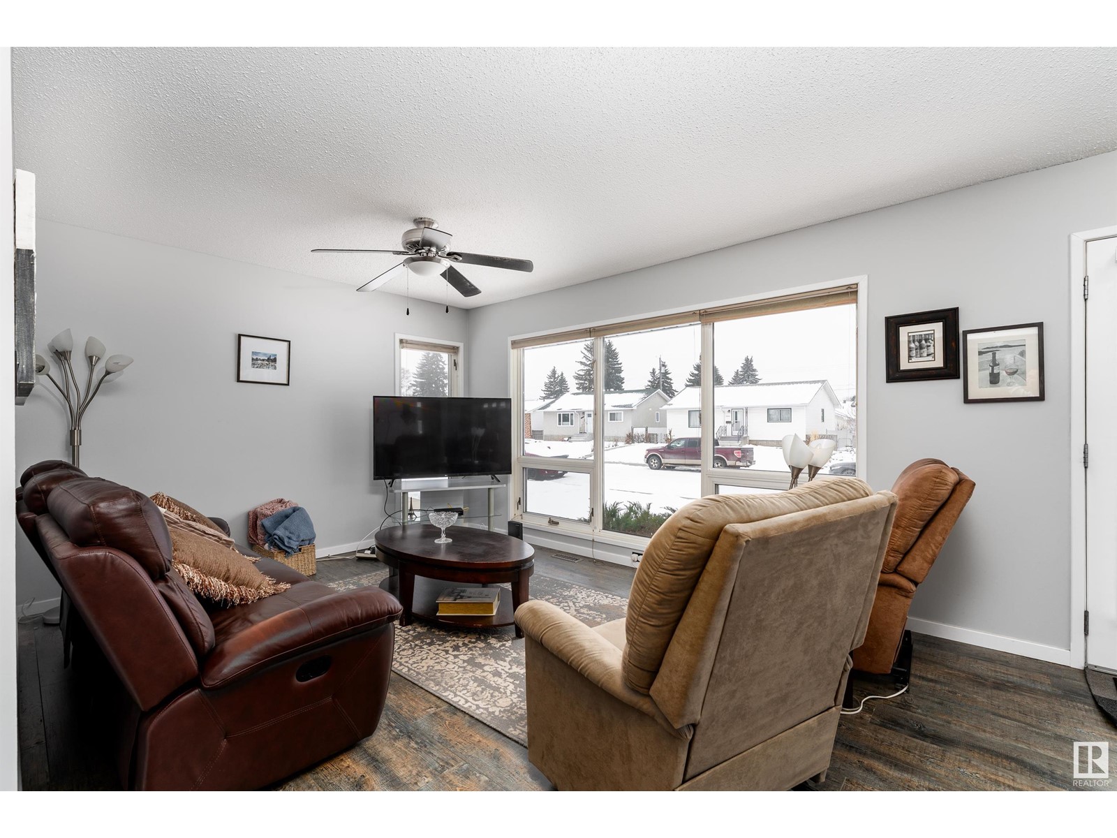 Property at 10579 40 ST NW image 1