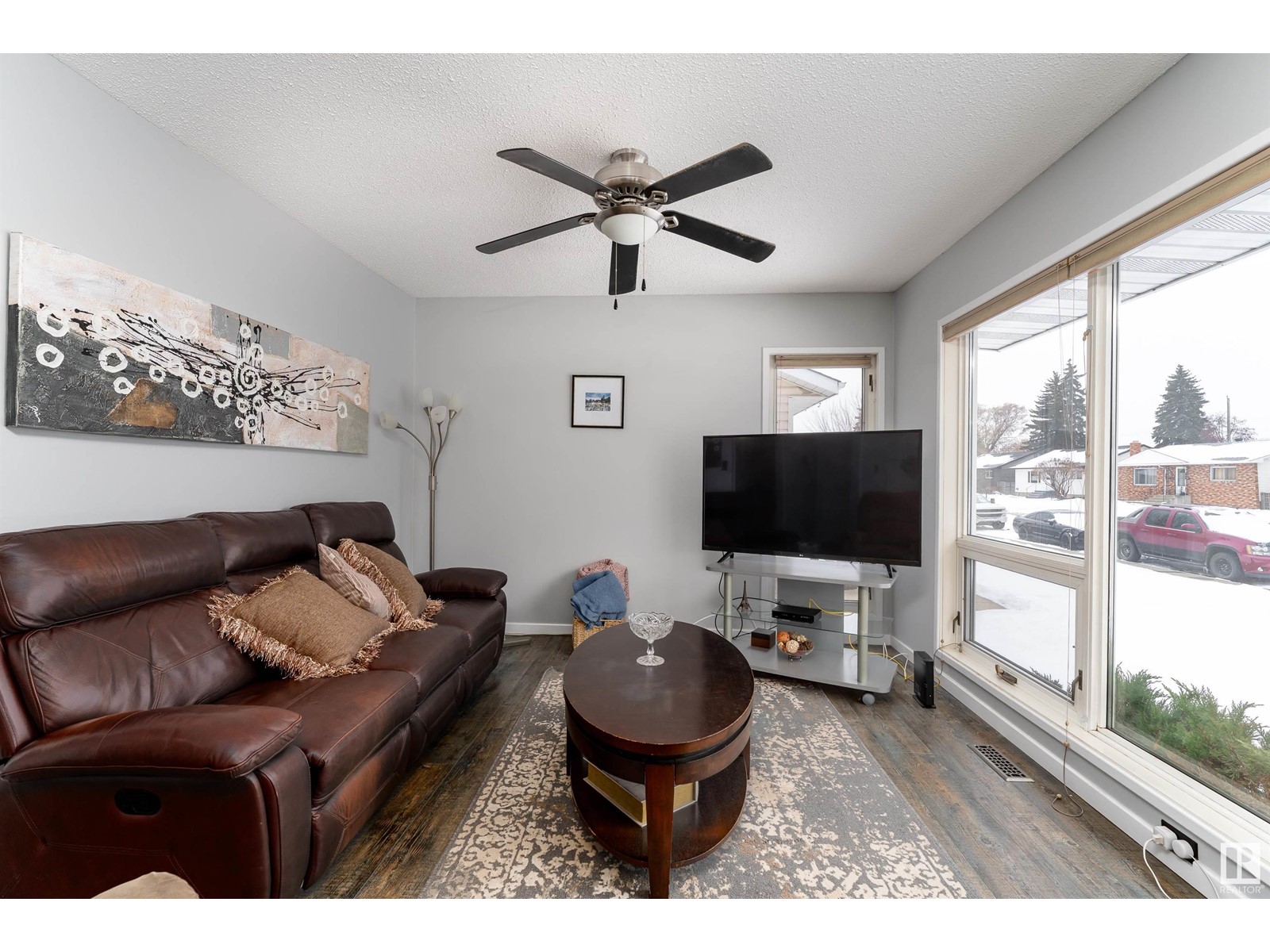 Property at 10579 40 ST NW image 2