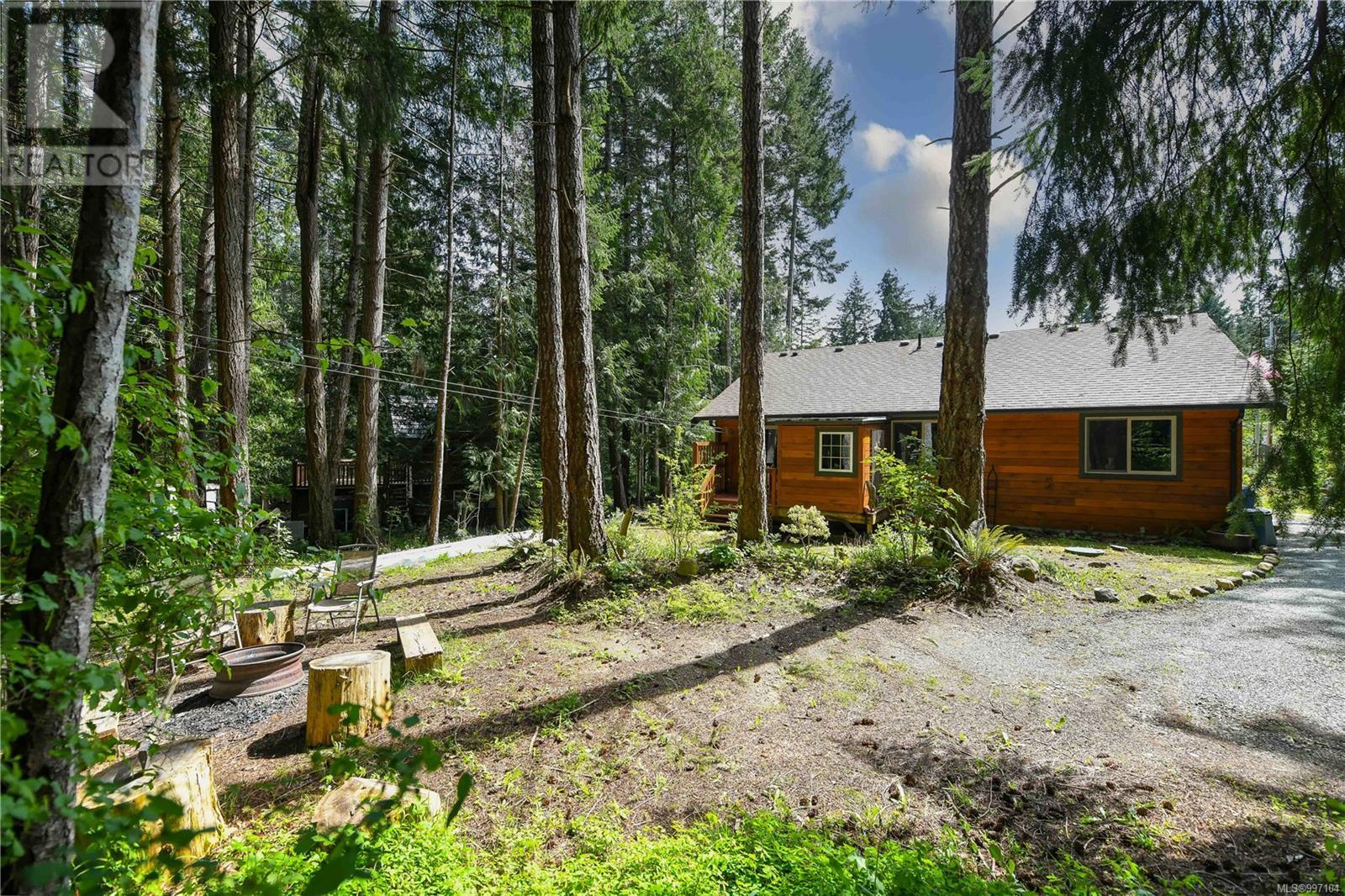 7895 Ships Point Rd, Fanny Bay, British Columbia  V0R 1W0 - Photo 4 - 997104
