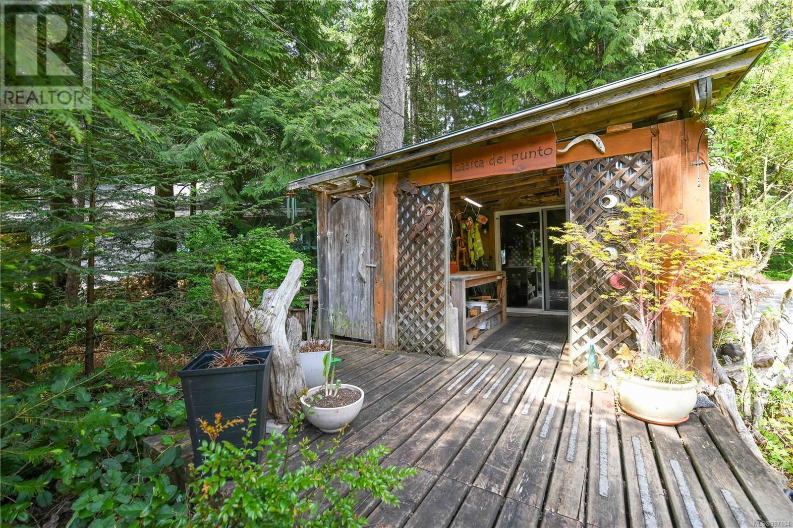 7895 Ships Point Rd, Fanny Bay, British Columbia  V0R 1W0 - Photo 27 - 997104
