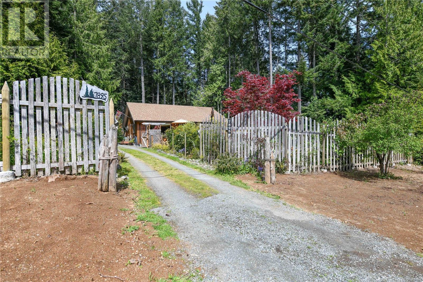 7895 Ships Point Rd, Fanny Bay, British Columbia  V0R 1W0 - Photo 34 - 997104