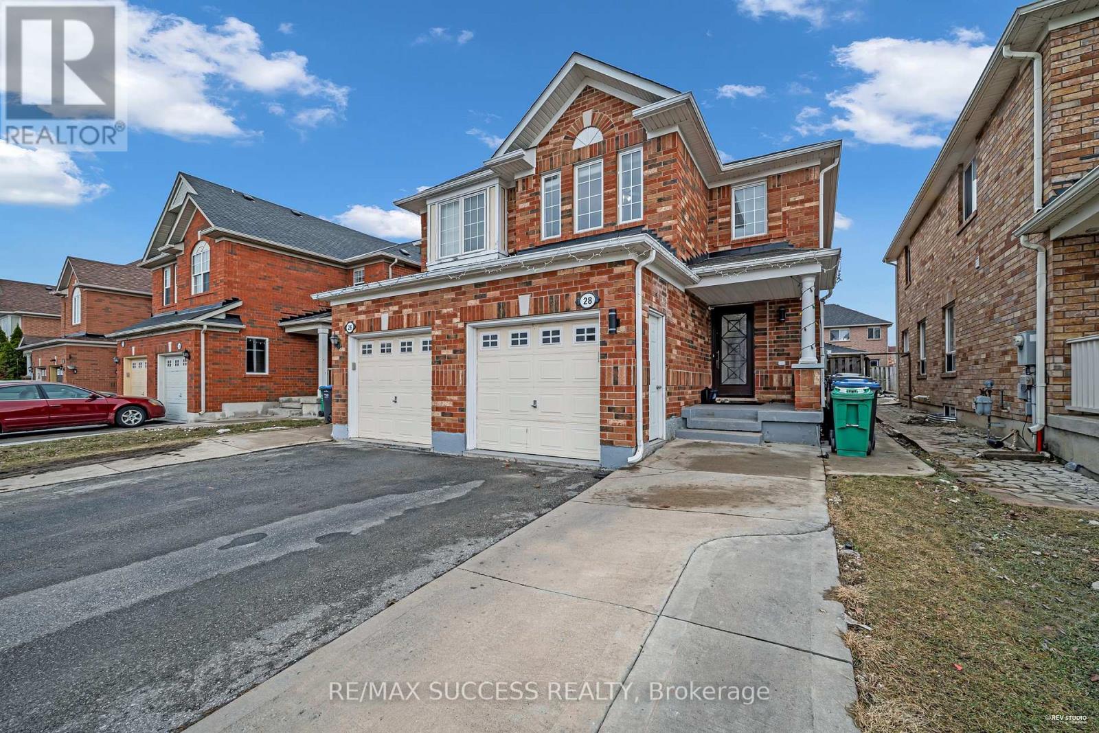 28 Herdwick Street, Brampton (Gore Industrial North), Ontario  L6S 6L7 - Photo 2 - W12118231