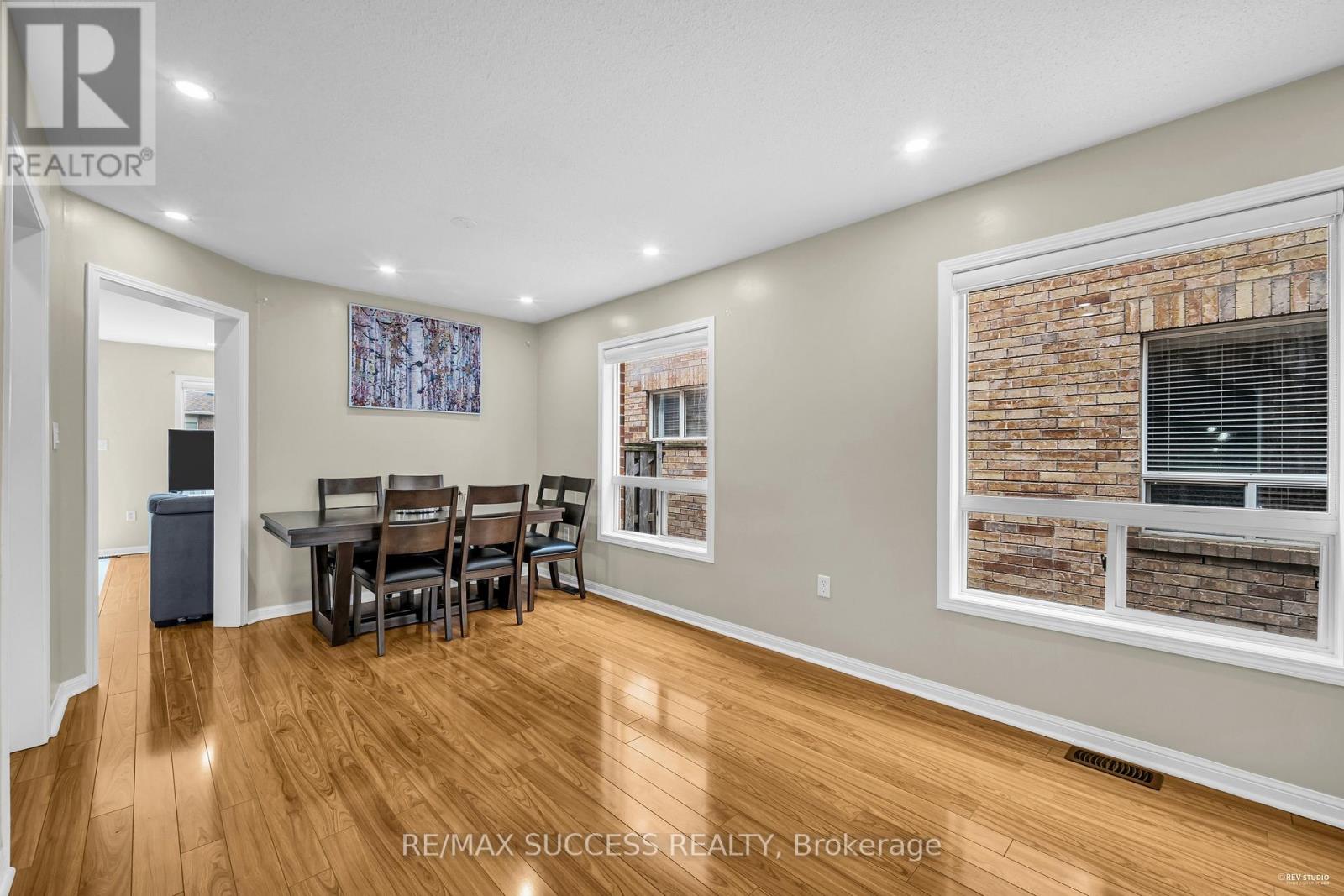 28 Herdwick Street, Brampton (Gore Industrial North), Ontario  L6S 6L7 - Photo 7 - W12118231