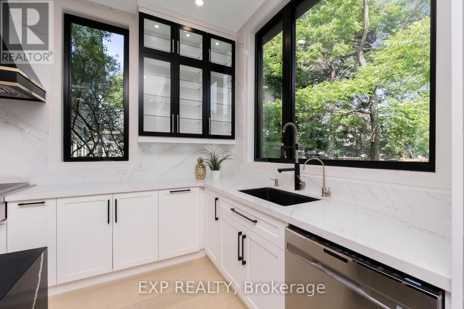 144 Stewart Street, Oakville, Ontario  L6K 1X9 - Photo 9 - W12118256