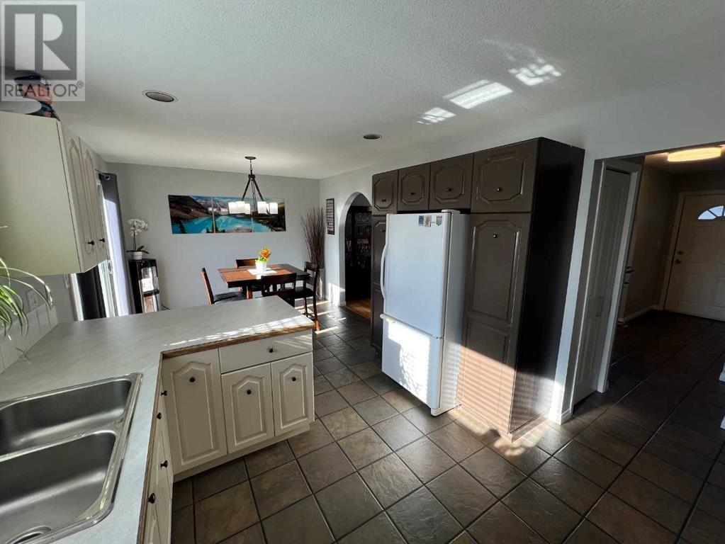 127 Nowrie Street, Hinton, Alberta  T7V 1L7 - Photo 6 - A2199410